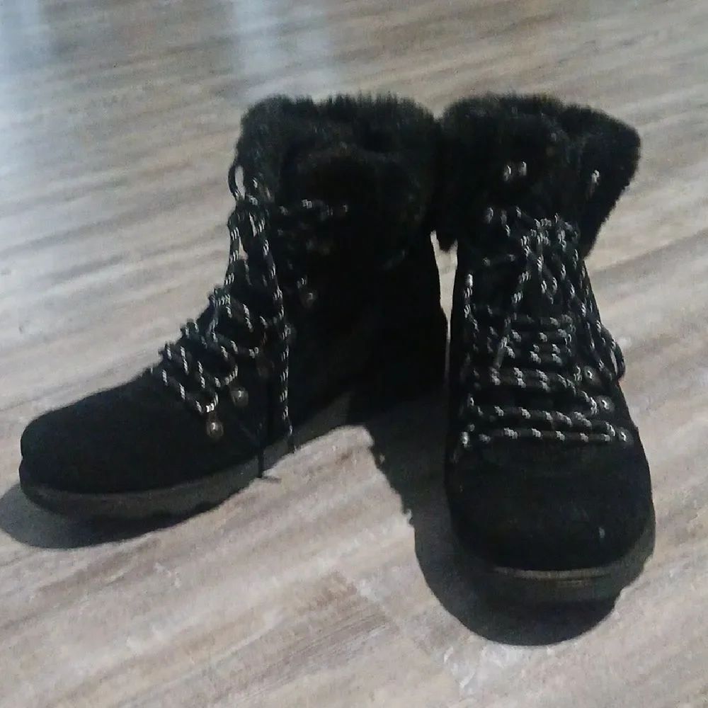 Bearpaw Janae black quilted winter suede boots comfy and warm Sz 12 EUC
